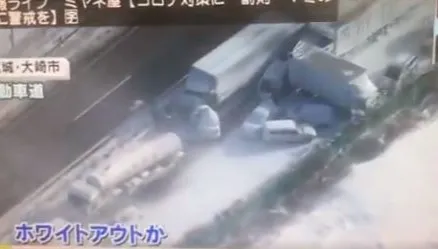 Gigantyczny karambol w Japonii