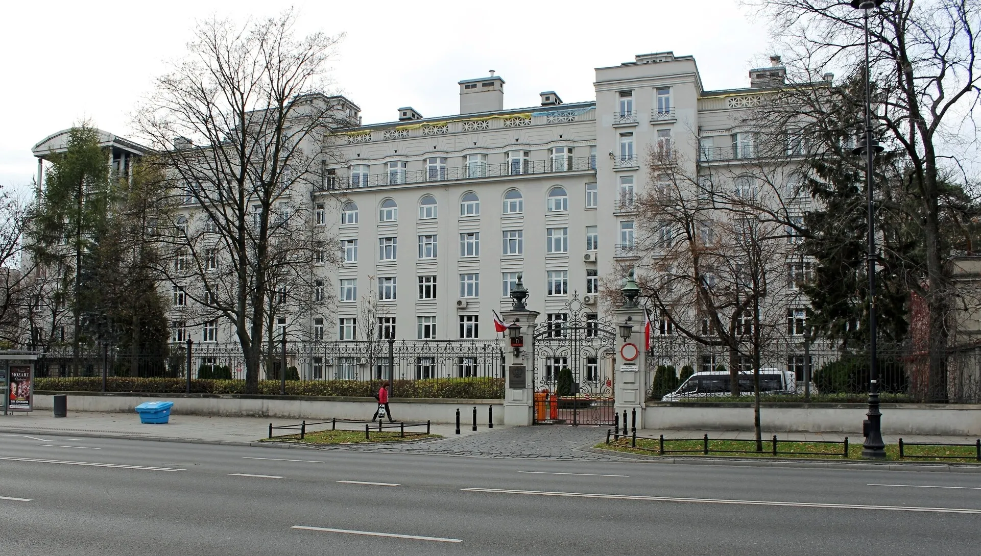 Podejrzana paczka w resorcie sprawiedliwości. Na miejscu pracują strażacy