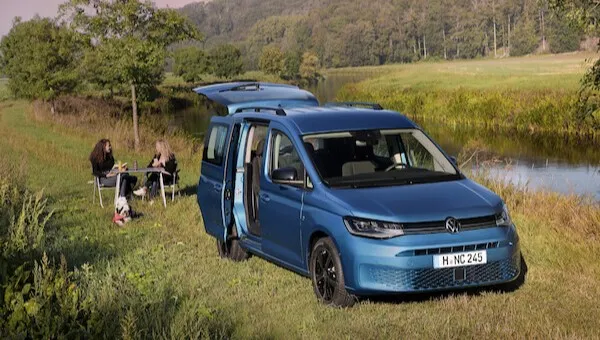 Z linii produkcyjnych zjechały pierwsze egzemplarze Caddy California