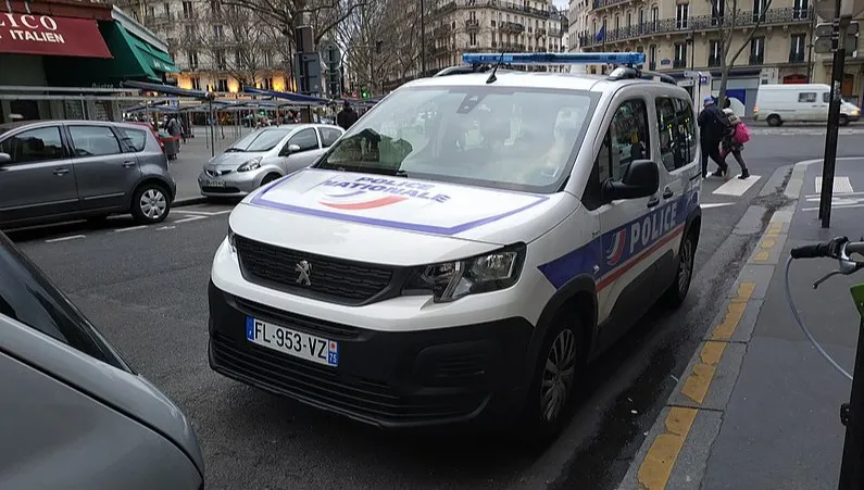 Godziny policyjne stały się smutną codziennością. Wprowadzono je w ponad połowie państw UE