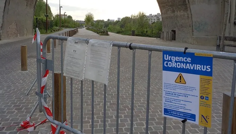 Francja: liczba hospitalizowanych z Covid-19 wciąż wysoka. W środę - 27 953 osoby