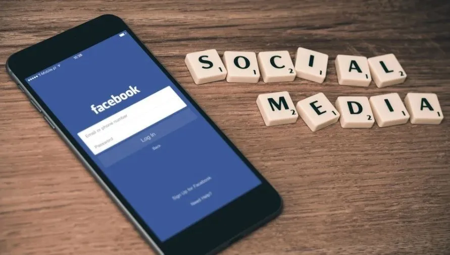 Facebook blokuje IPN. "Trzeba reagować"