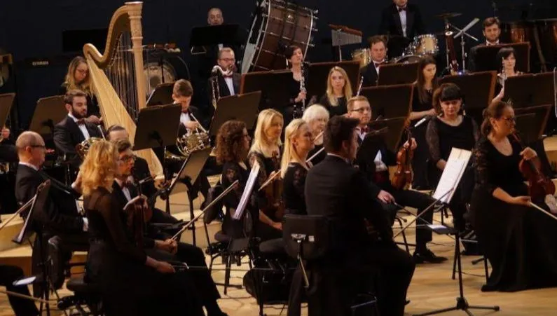 W filharmonii koncert walentynkowy, w teatrze - spektakle