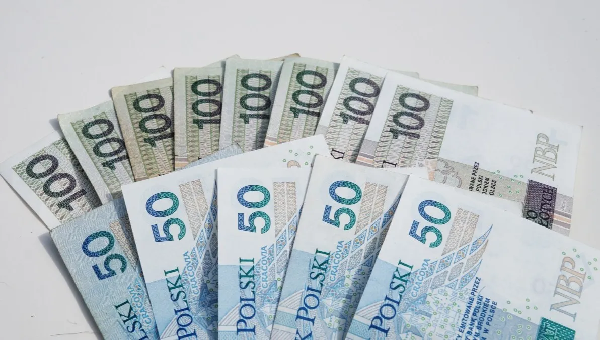 Włamywacz wpadł przez próbę zapłaty nieważnym banknotem