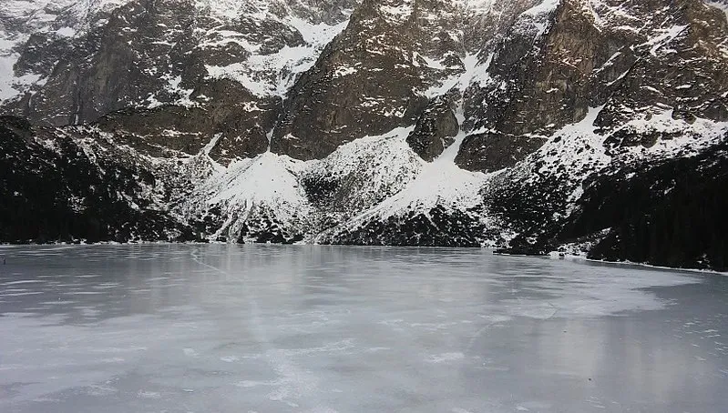 Tatry oblegane. Tłumy nad Morskim Okiem