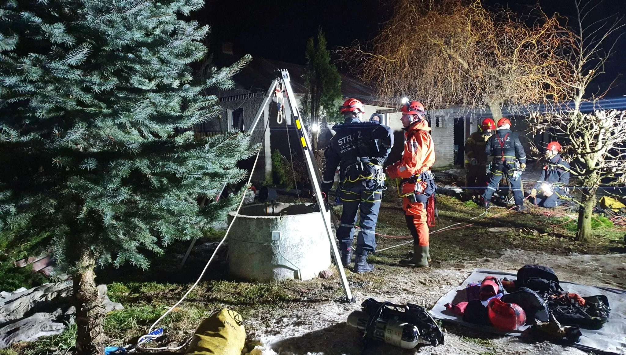 Akcja strażaków na Lubelszczyźnie. W studni znaleziono zwłoki 60-letniego mężczyzny