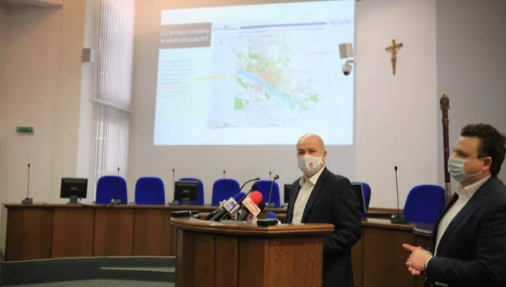 Płock przecięty linią kolejową?
