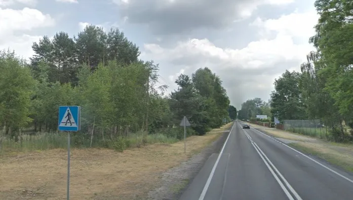 Auto osobowe zderzyło się z ciężarówkami