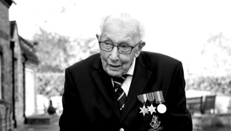 Sir Tom Moore pochowany z honorami
