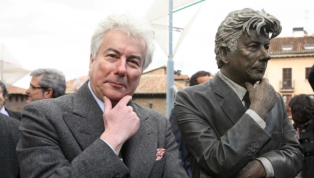 Pisarz Ken Follett przekaże 148 tys. euro z honorarium na odnowę katedry w Bretanii