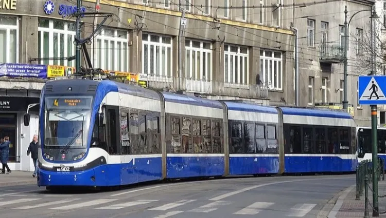 Jazda w okolicach przystanków. Kierowco, zachowaj szczególną ostrożność! 