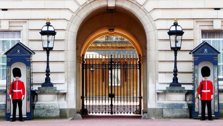 Pałac Buckingham reaguje na słynny już wywiad. "Kwestie rasowe będą potraktowane poważnie"