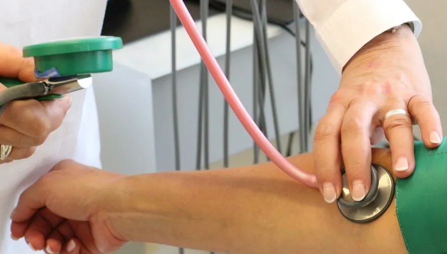 Koronawirus przybiera na sile. "Takiej liczby ciężkich stanów nie było od listopada"