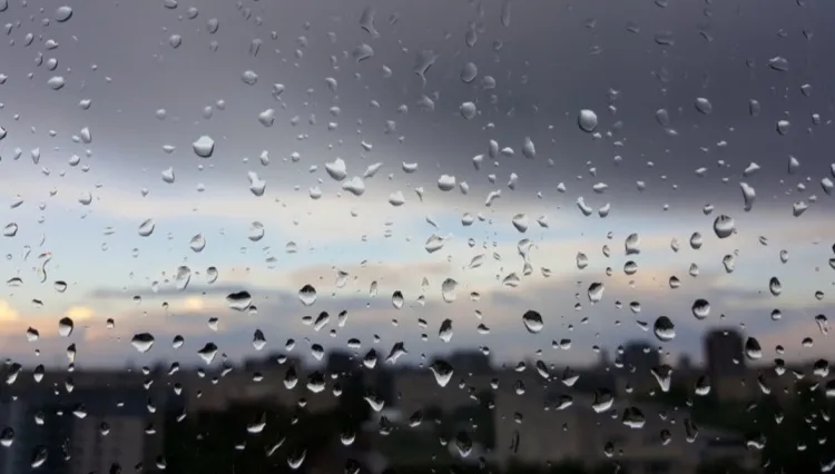 Przelotne opady, miejscami ze śniegiem