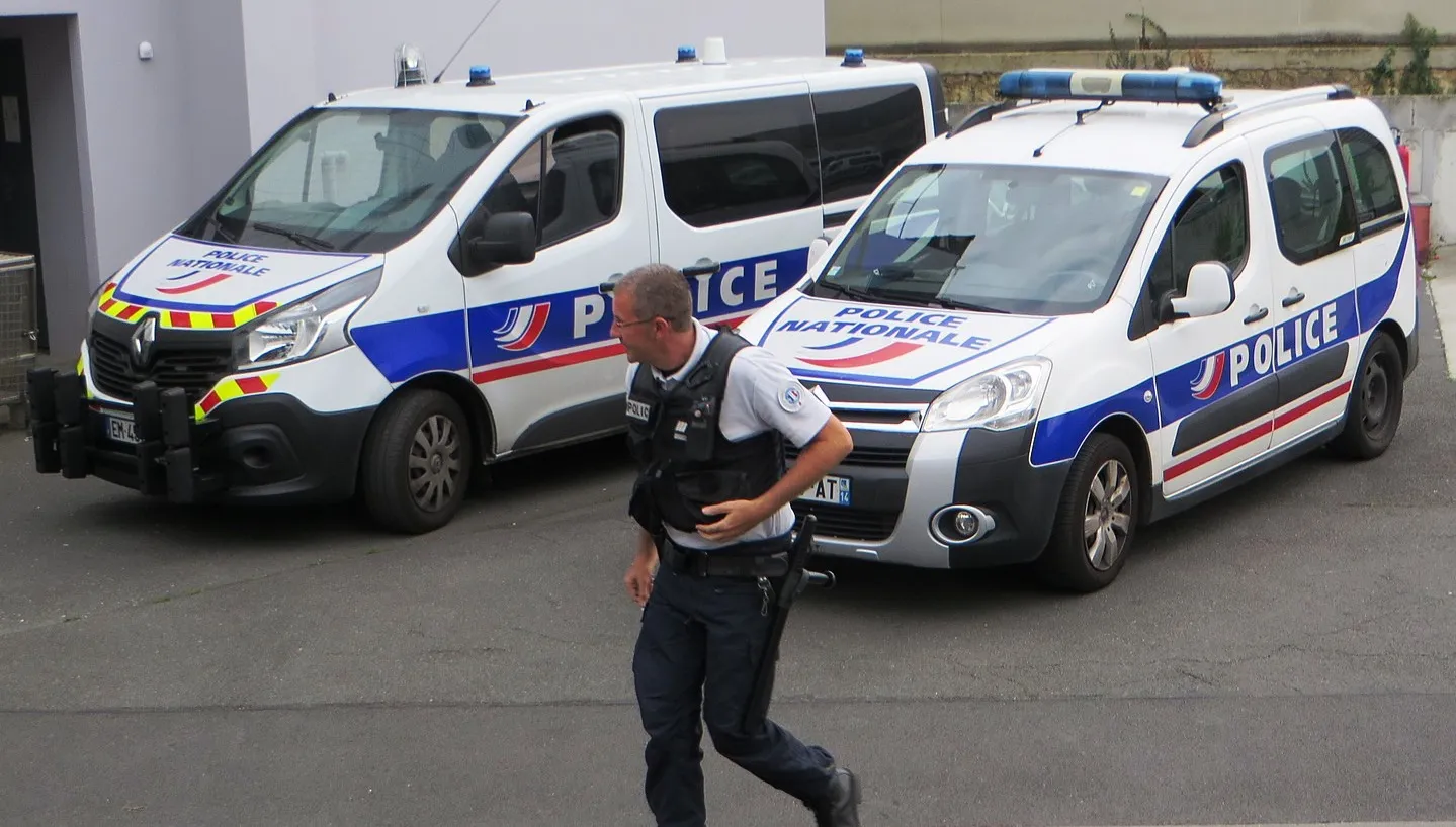 Policjant zaatakowany. Padł śmiertelny strzał