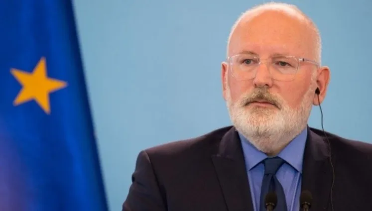 "Popełniono błędy". Timmermans odpowiada na zarzuty o niesprawiedliwą dystrybucję szczepionek