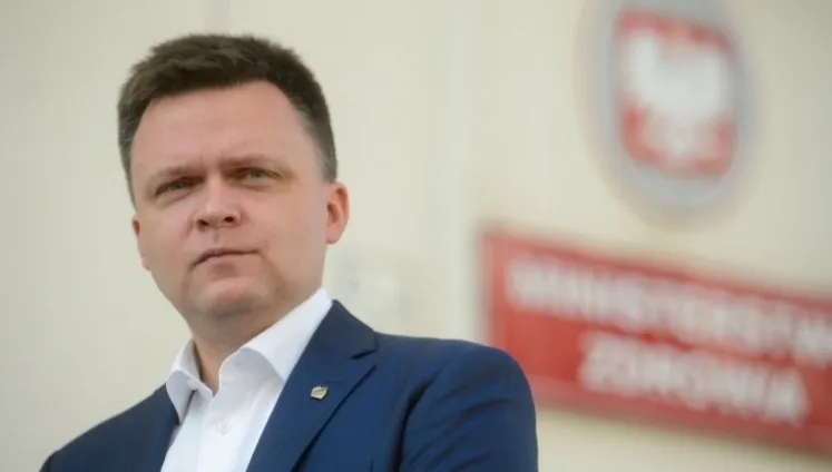 Dlaczego Polacy są szczepieni? Hołownia wietrzy spisek. "Najtęższe umysły tego by nie wymyśliły"