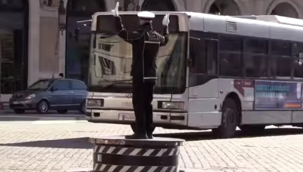 Symbol Placu Weneckiego powrócił na swoje miejsce. Na razie nie zobaczą go ani rzymianie, ani turyści