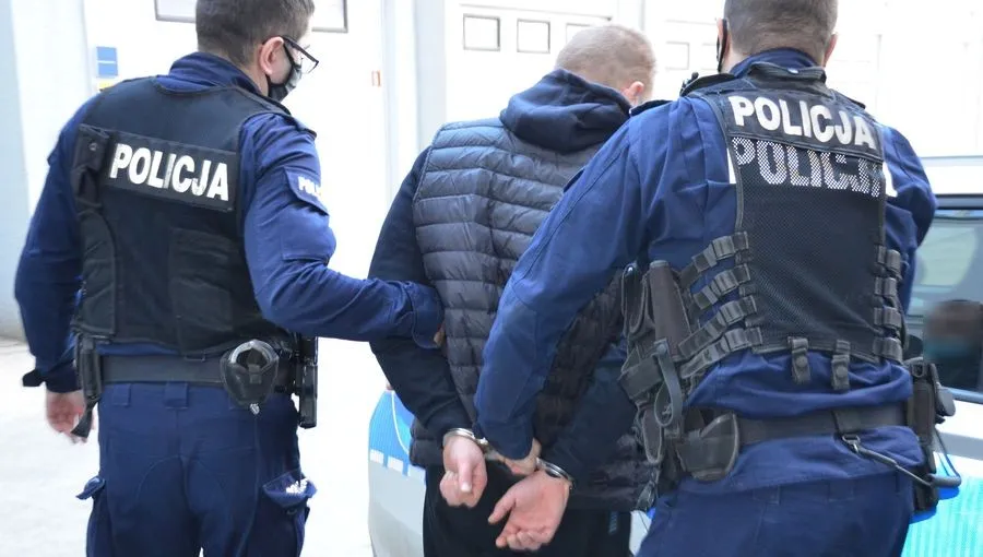 Poszukiwany listem gończym trzymał narkotyki