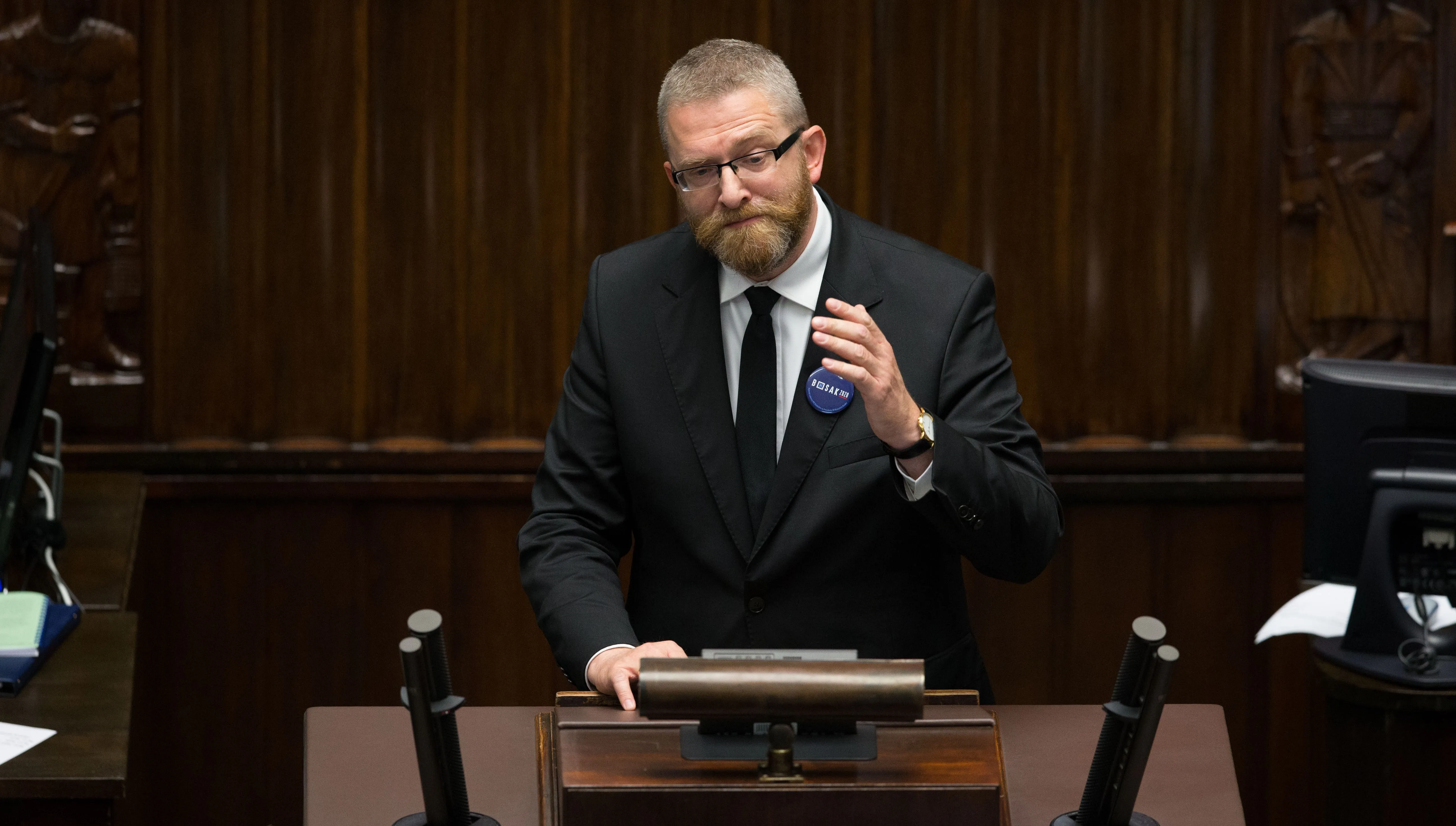 Posłowie-antymaseczkowcy nie unikną kary. "Można było wezwać straż marszałkowską"