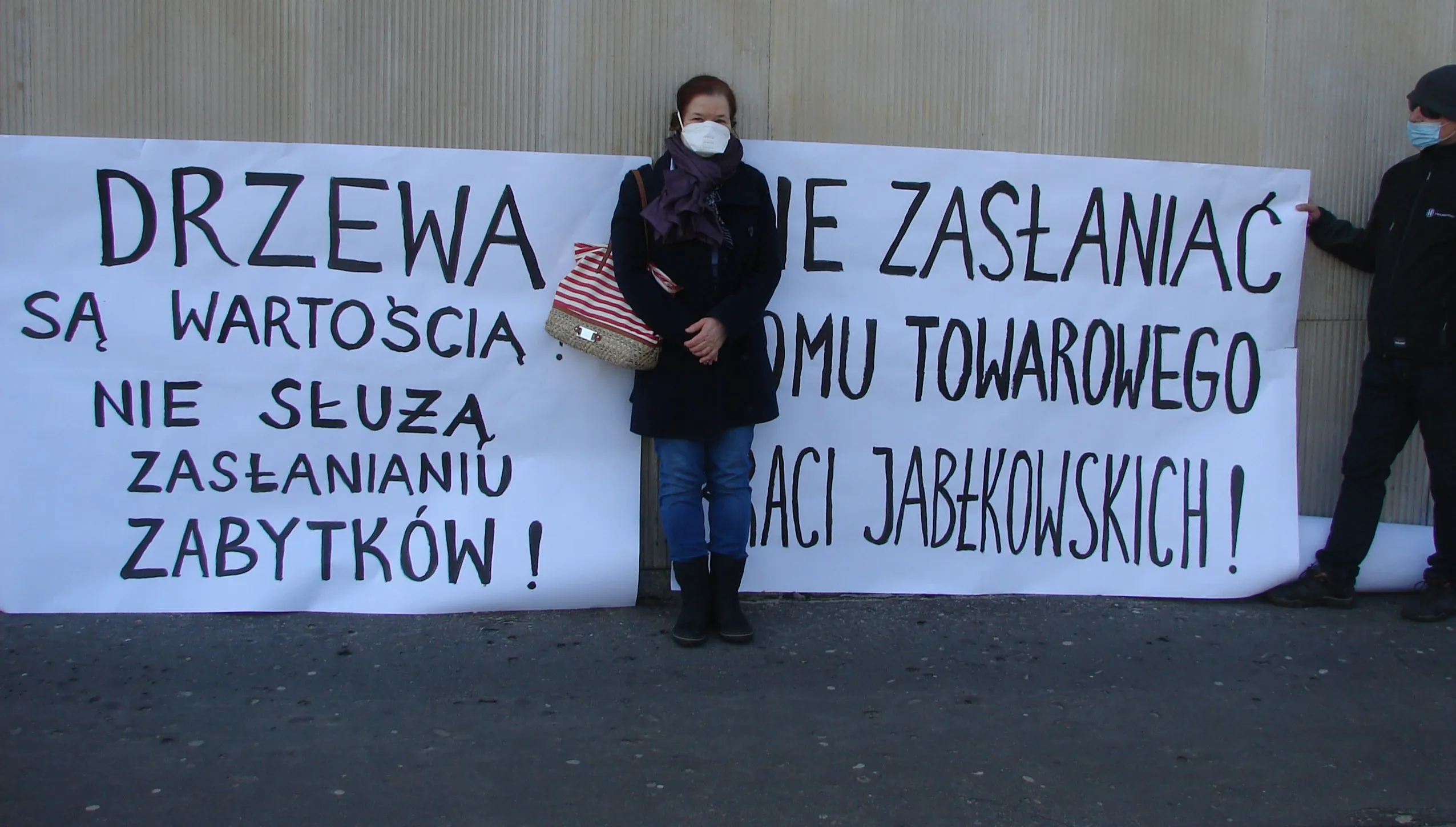 Drzewa zakryją zabytek? Jest PROTEST