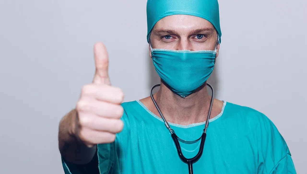 Spadła liczba hospitalizowanych i pod respiratorami