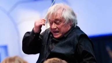 Nazywany jest Mad Maxem, perfekcjonistą wśród muzyków. Maestro Jerzy Maksymiuk kończy 85. lat