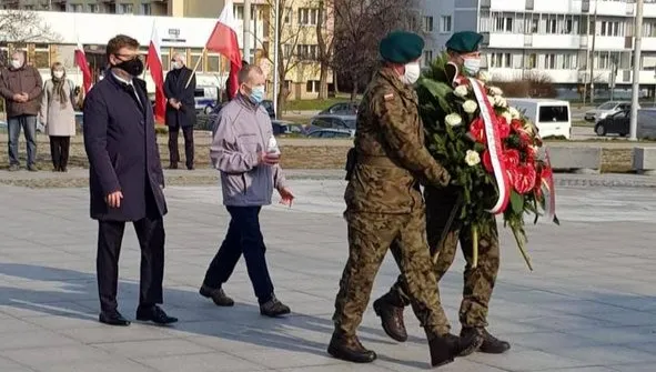 Wojewoda i marszałek upamiętnili ofiary Smoleńska