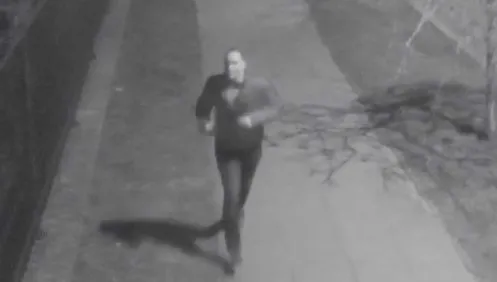 Zaatakował kobietę nożem. Policja poszukuje napastnika 