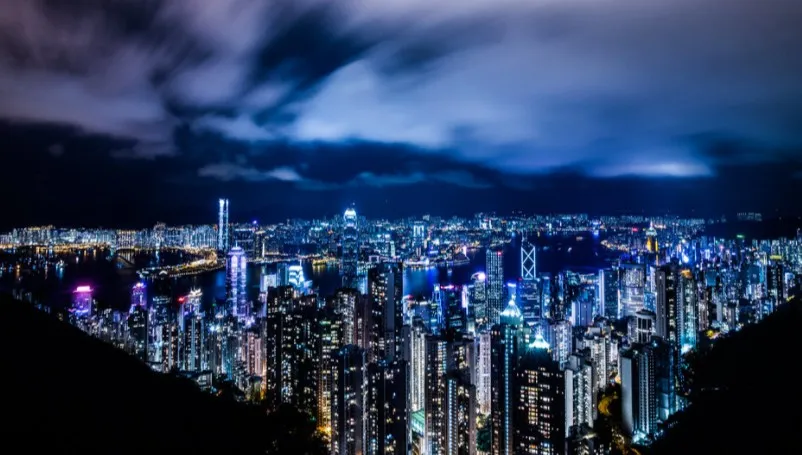 Hongkong: Bary i kluby otwarte dla zaszczepionych 