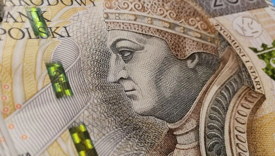 W pandemii banknoty "żyją" dłużej