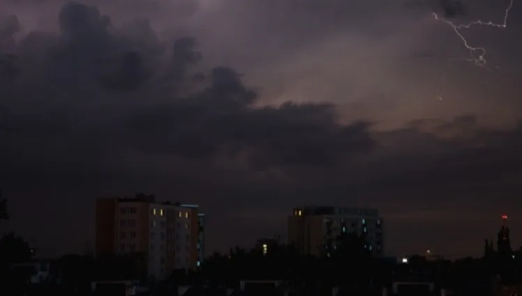 Burze i opady gradu - pogoda na SOBOTĘ