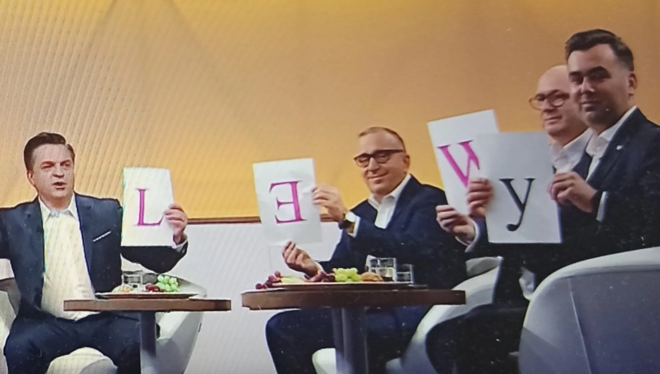 Schetyna wygrywa dziś internety. Wszystko za sprawą... hołdu dla Lewandowskiego