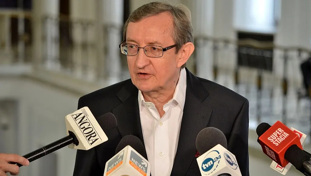 Józef Pinior z dozorem elektronicznym
