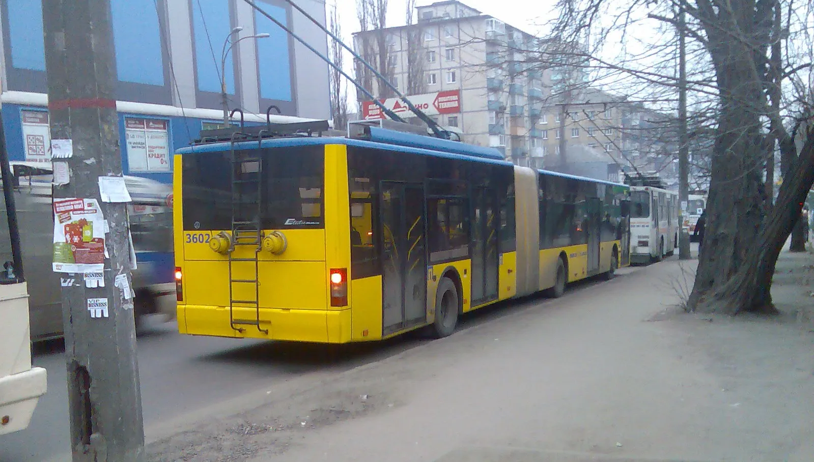 Kijów: wrzucił koktajl Mołotowa do trolejbusu