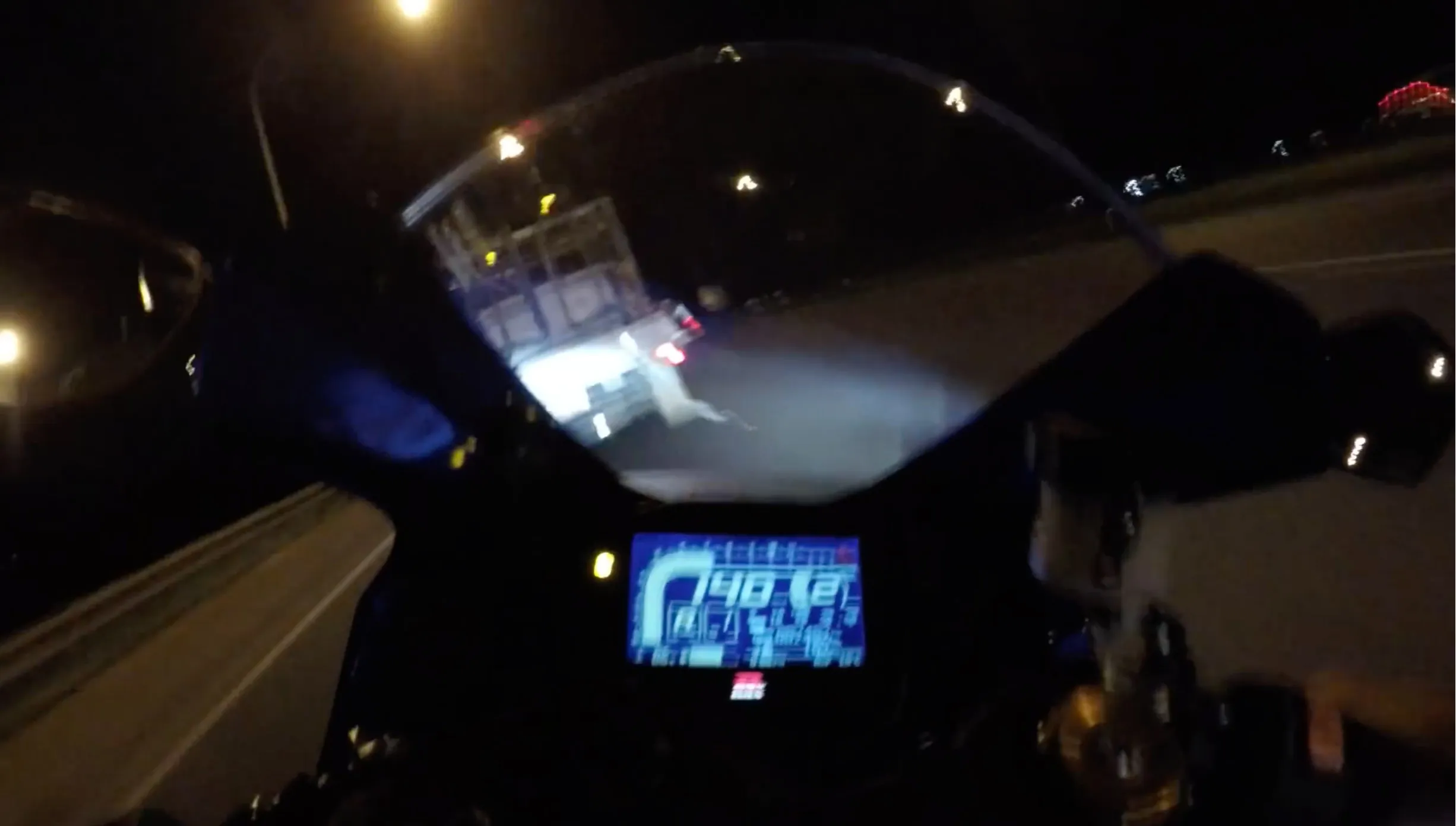 Wstrząsający wypadek motocyklisty