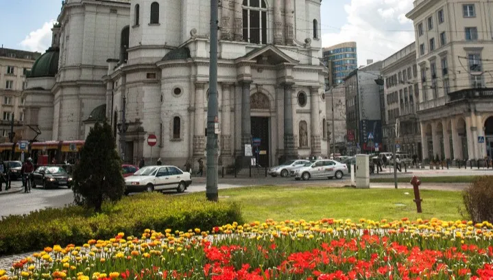 Zmiany na Placu Zbawiciela. Wyłączony jeden pas ruchu