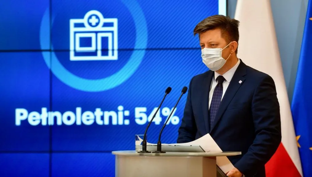 Spada dynamika rejestracji na szczepienia. Dworczyk: 1 mln dawek nie pojechało do punktów