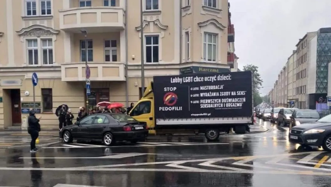 Ciężarówki pro-life mają zakaz jazdy po stolicy