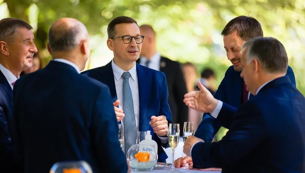 Premier po szczycie V4: "koncentrujemy się na odbudowie"