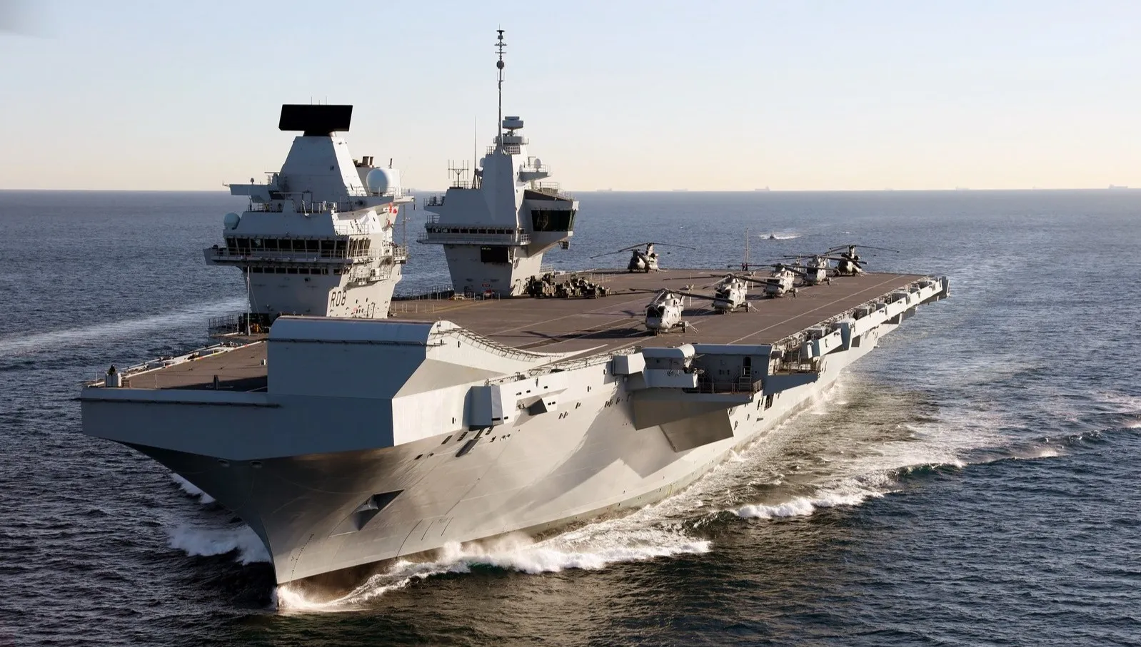 Sto zakażeń na lotniskowcu HMS Queen Elizabeth