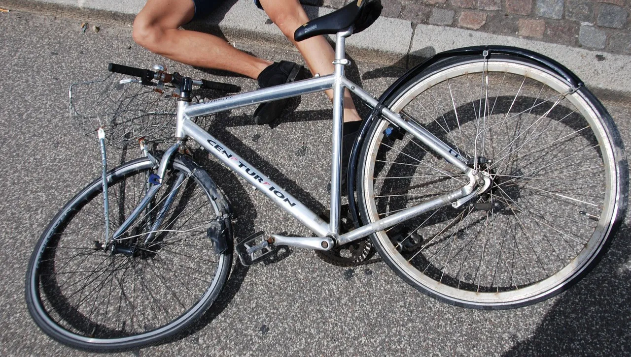 Rowerzysta zginął pod kołami ciężarówki