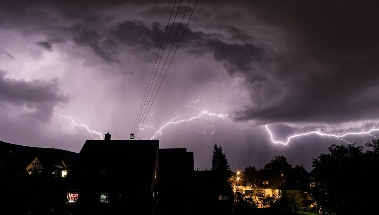 Nawałnica zablokowała drogę koło Iławy