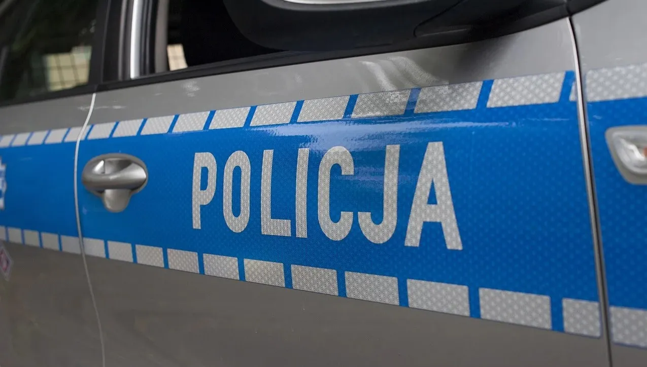 Dziennikarz OKO.Press szarpał i wyzywał policjantów. Portal informuje: Rozwiązaliśmy z nim umowę