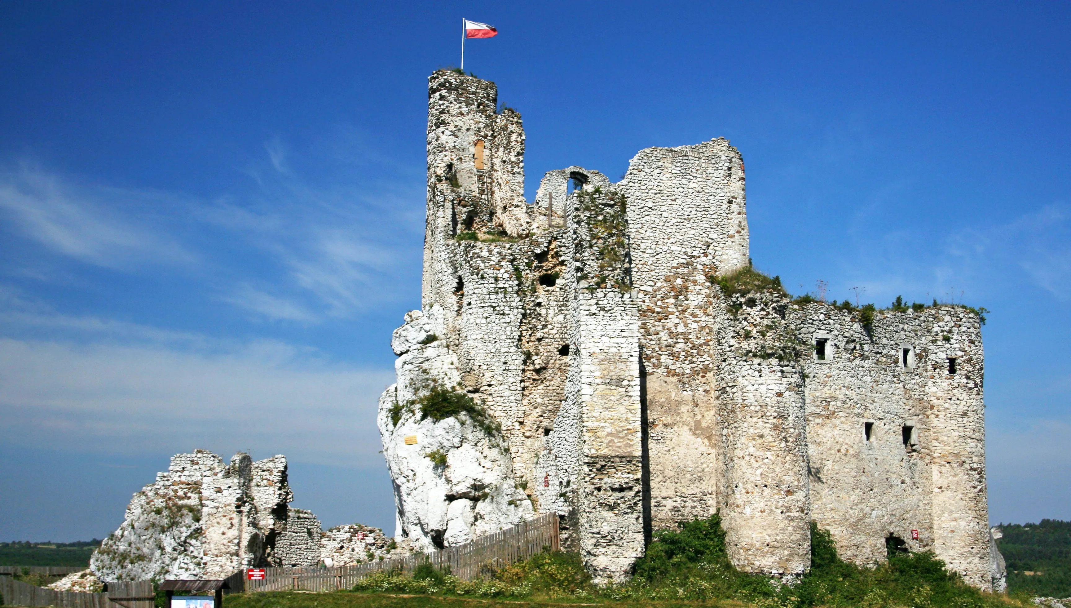 Zamek w Mirowie - widok zamku od strony wschodniej