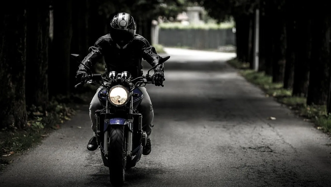 Motocyklista zginął po zderzeniu z ciągnikiem