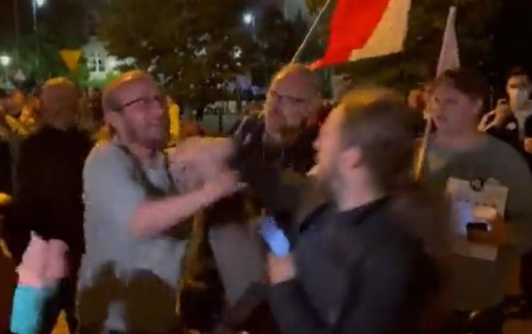 Poseł Dobromir Sośnierz został zaatakowany przed Sejmem