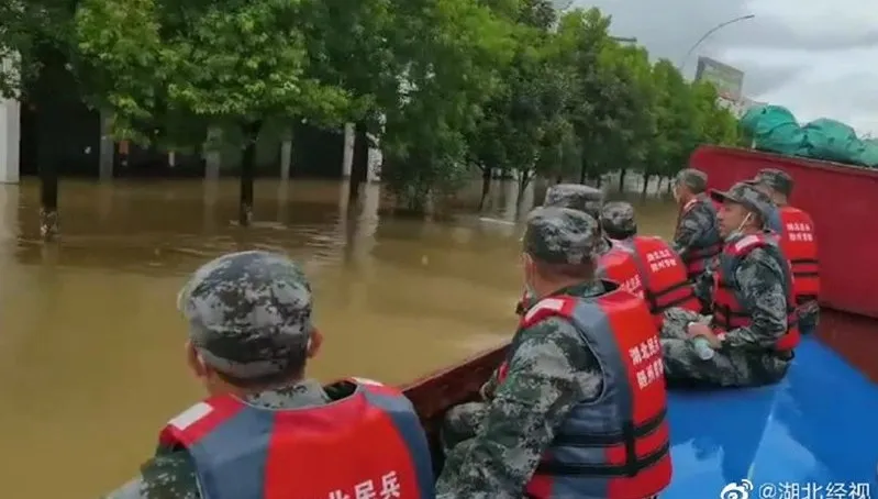 Śmiertelne powodzie w okolicach Wuhan