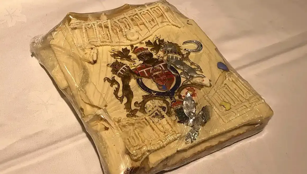 Kawałek tortu ślubnego Diany i Karola przetrwał 40 lat. Ktoś kupił go na aukcji