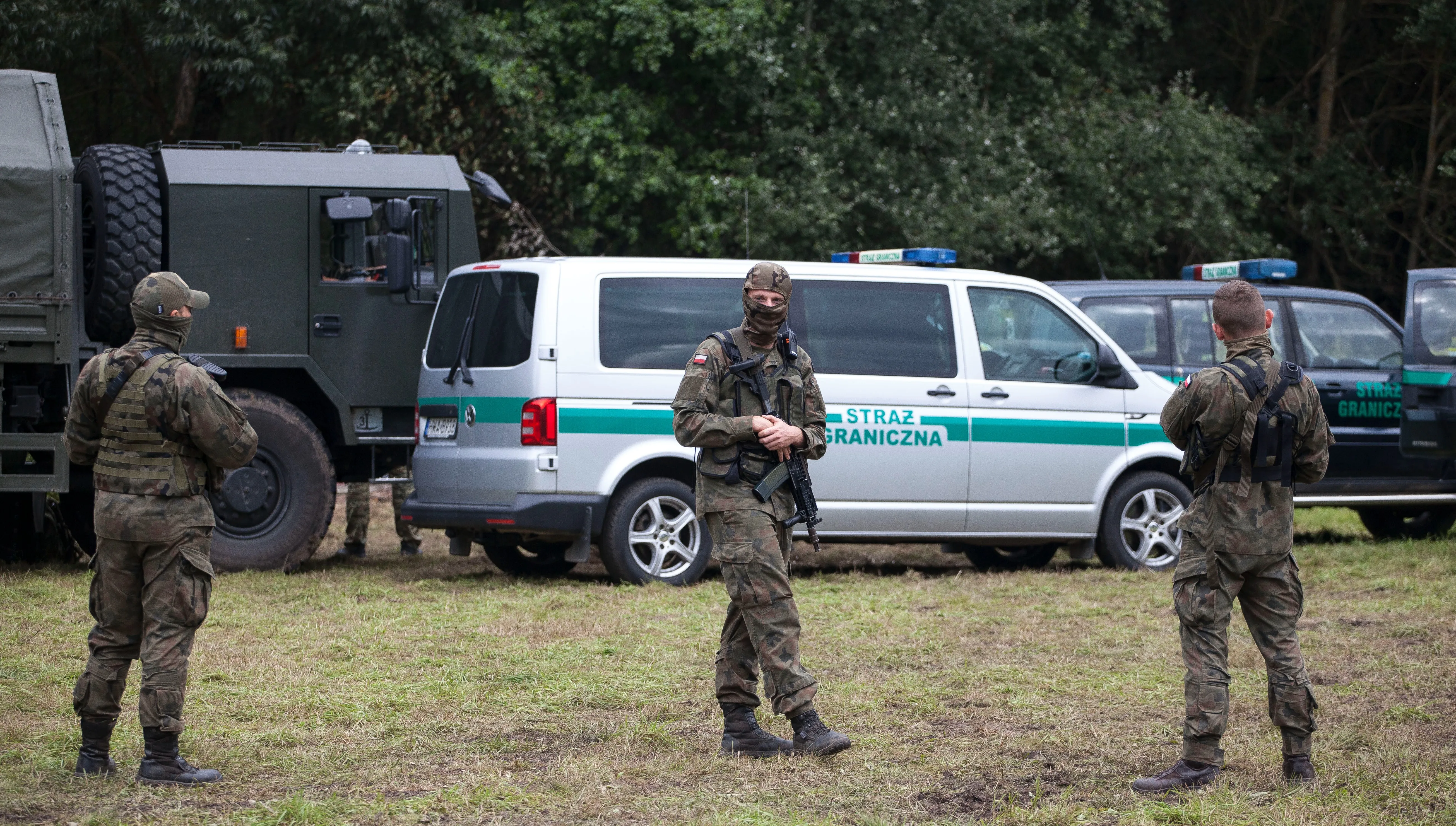 Happening opozycji z ostrą oceną. Premier krytykuje, szef MON mówi o bezpieczeństwie